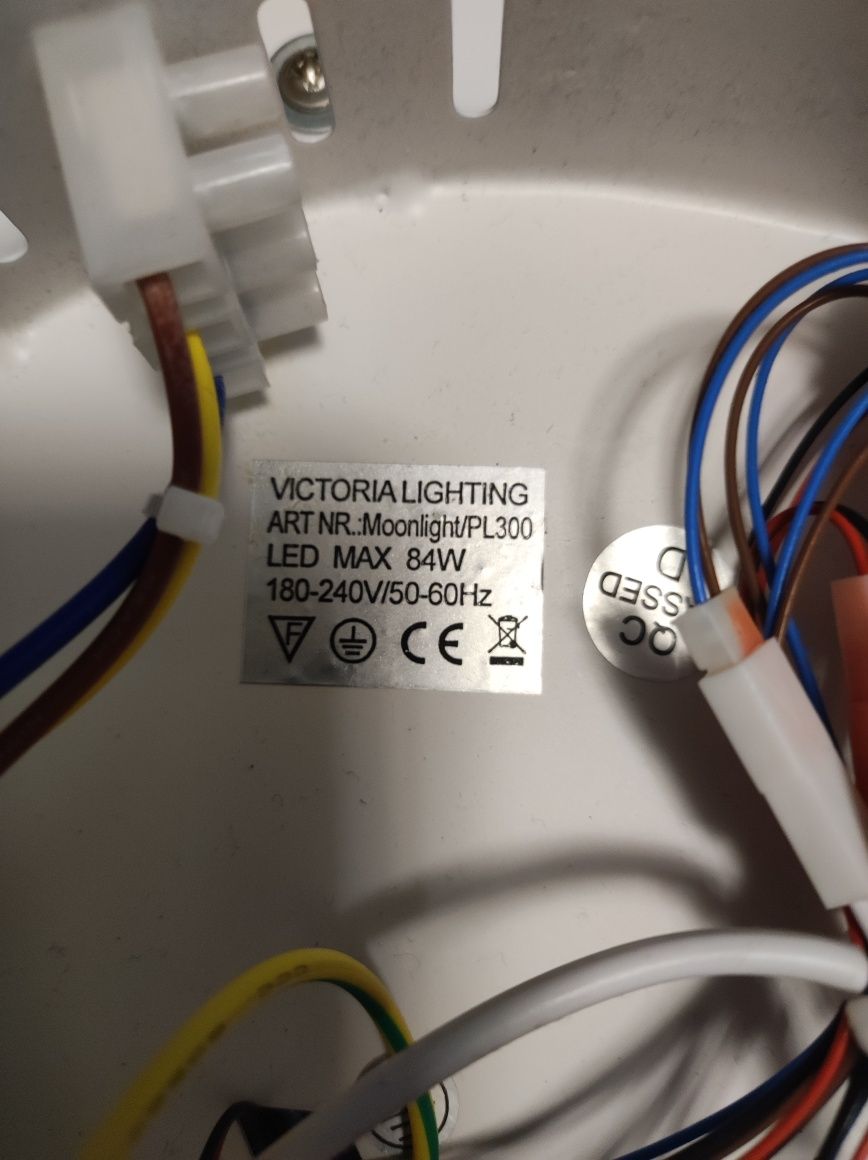 Продам Led люстру 84w