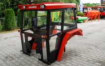Kabina Ursus C-330 DE LUX metalowe błotniki kanciaste D-LUX