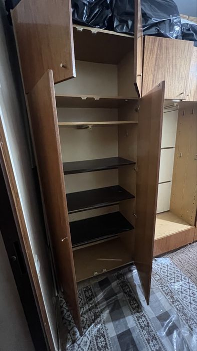 Шафа для одягу в коридор