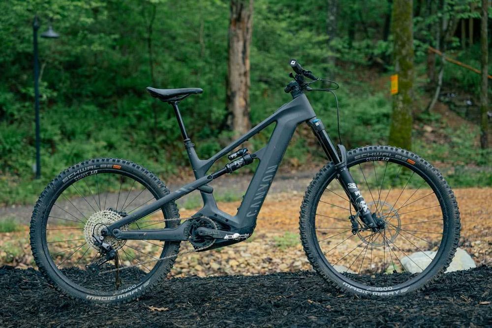 Canyon Strive:ON CFR Underdog 2024 – E-MTB topo de gama