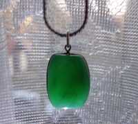 Srebrny łańcuszek z zielonym kamieniem,cena 38zł + przesyłka .