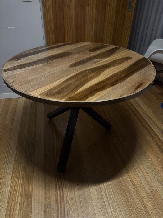 Mesa redonda para cozinha ou sala