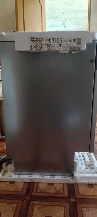 Продам нову посудомийну машину HOTPOIN ARISTON CIS LST 328 A/HA