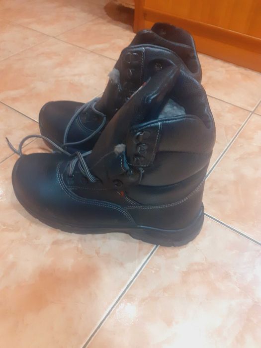 Продам новые кожанные ботинки талан