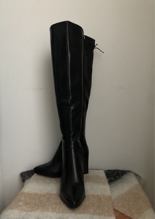 Чорні ботфорди на зручному каблуку, розмір 36