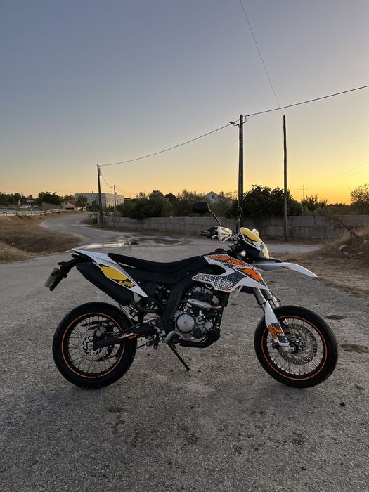 UM DSR 125 supermoto