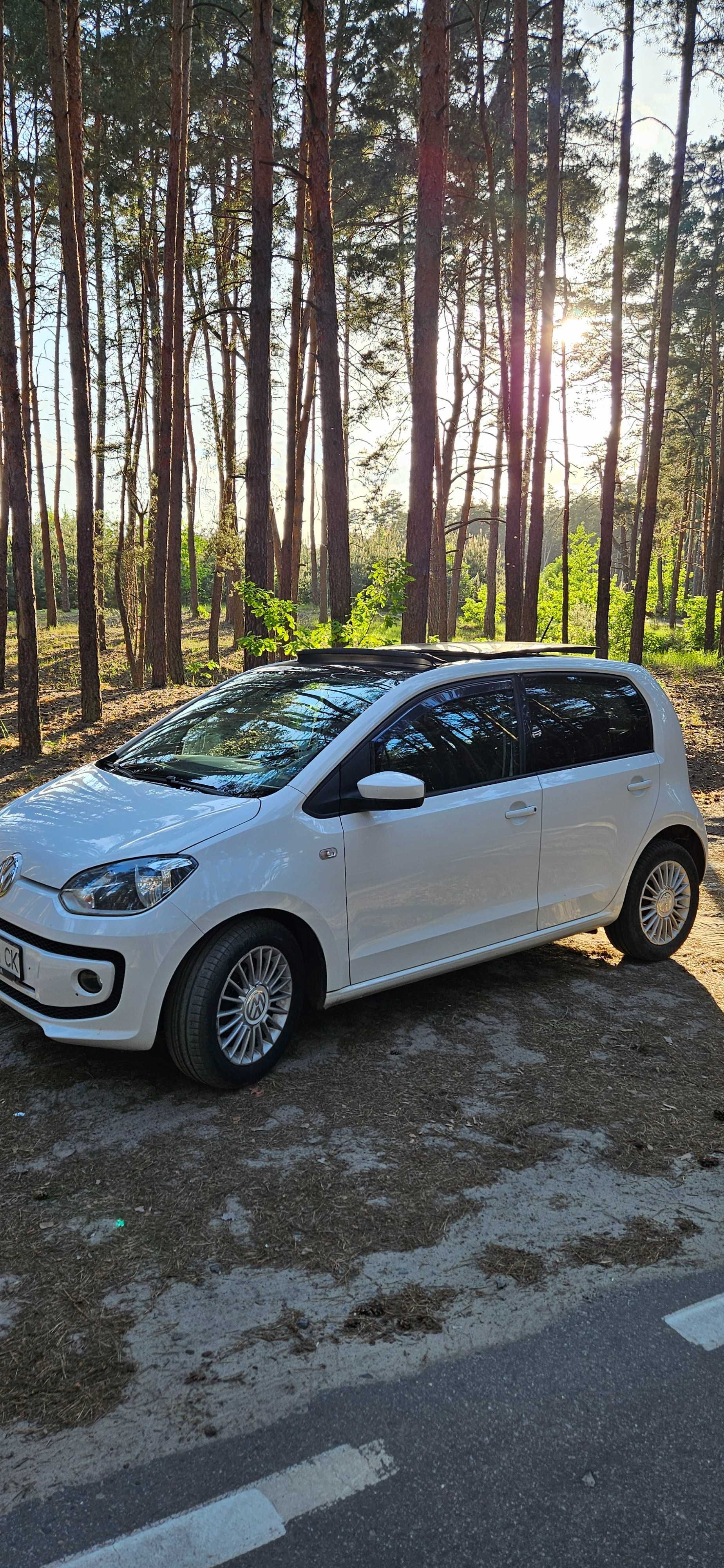 Volkswagen  eco up по розмірам як polo. Заводской газ / бензин