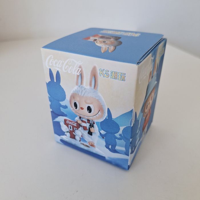 Mała figurka labubu wersja Coca Cola