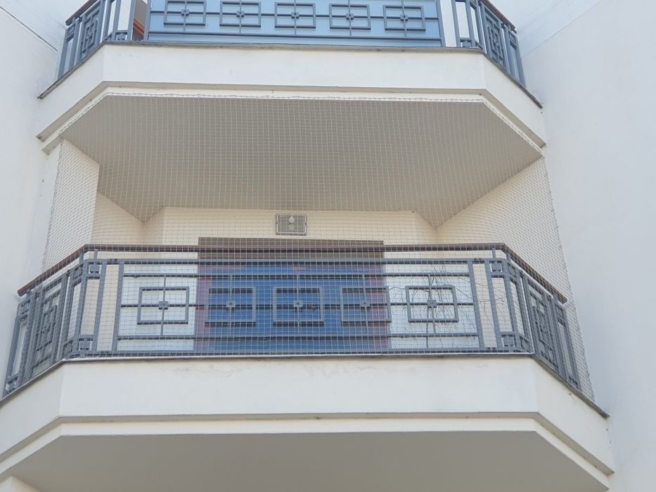 Siatka dla kota , na balkon. Montaż