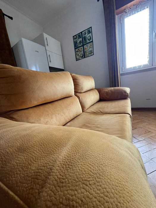 Sofá aveludado laranja (Dois Lugares)