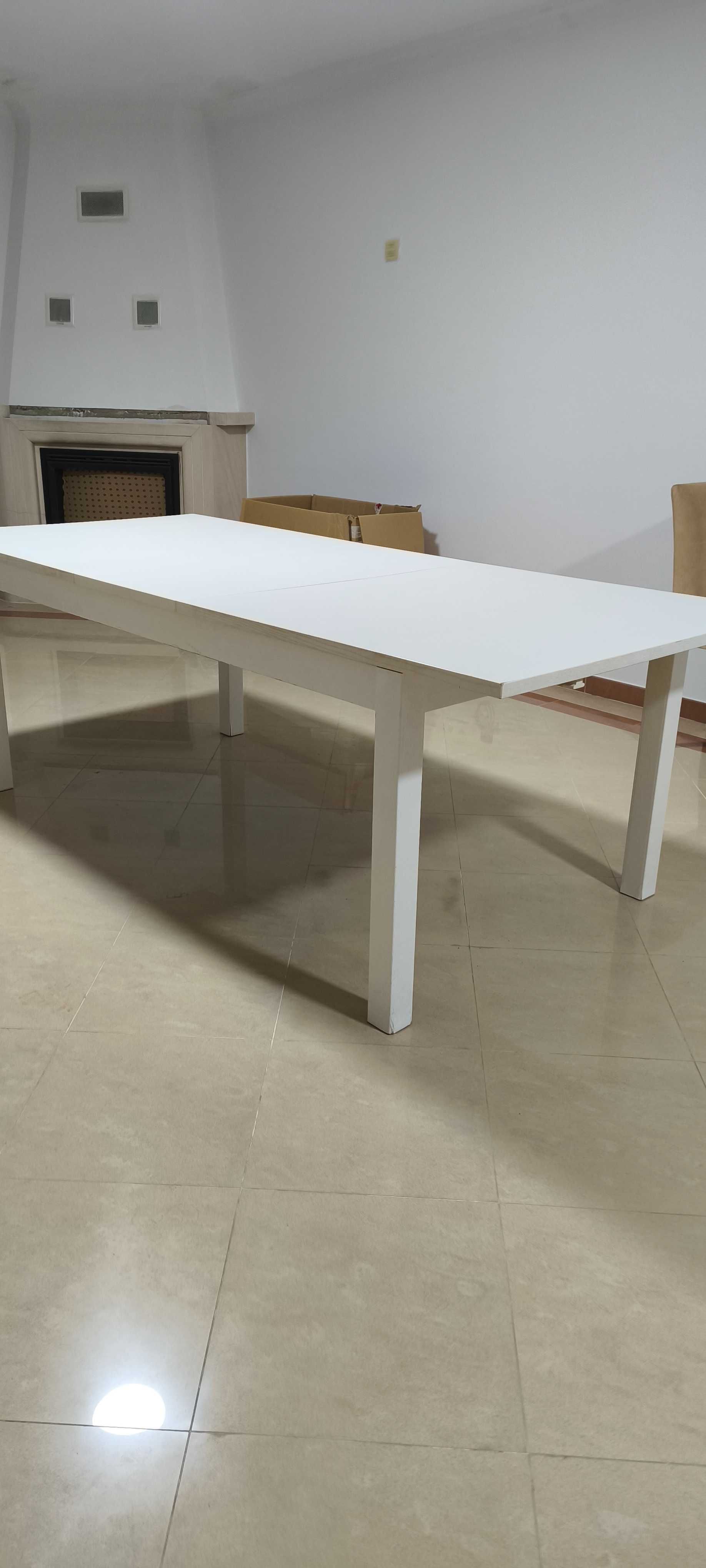 Mesa retangular de ótima qualidade