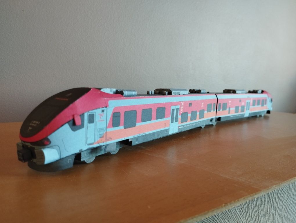 Model kartonowy zabawka pociąg miejski autobus szynowy PESA Link POLRE