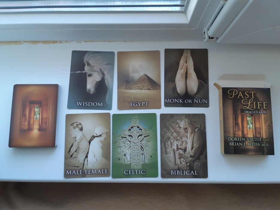 Комплект з 8-ми колод. Оракули, Таро. Англійська