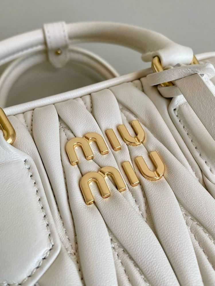 Сумка в стилі Miu Miu міу міу плетена боулінг-сумка у форматі бокс-бег