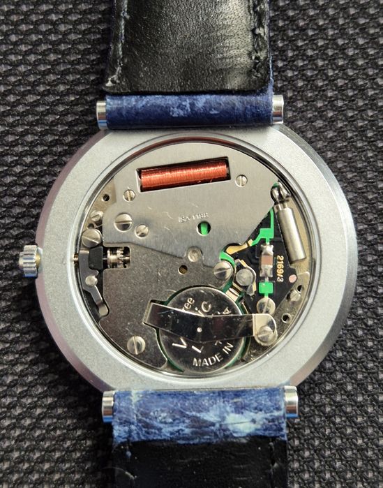 Zegarek z mechanizmem ISA 1198 – Ziemia + światowe strefy czasu