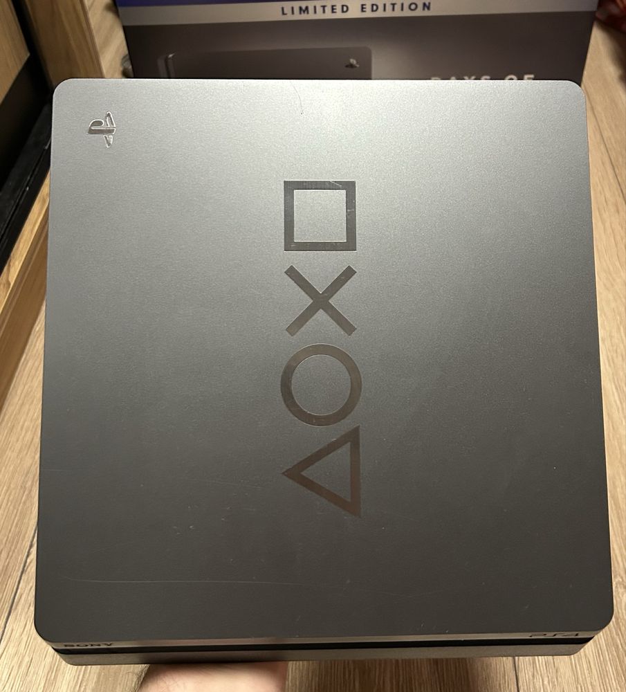 Konsola PlayStation 4 Days Of Play Limited Edition + Gra + Ładowarka