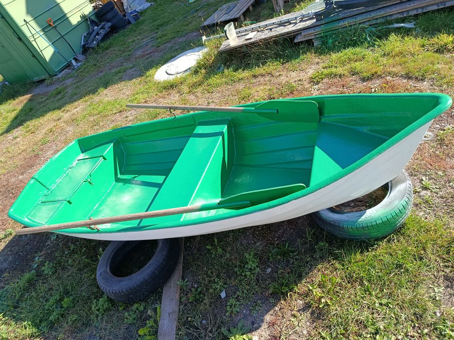 Łódka z silnikiem spalinowym