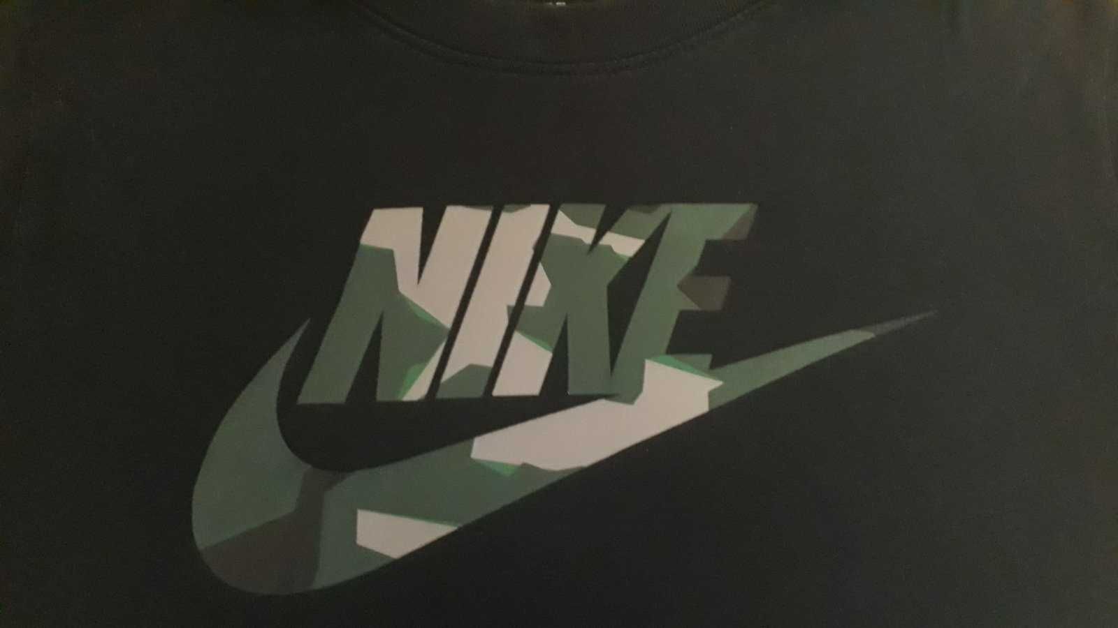 Футболка від Nike