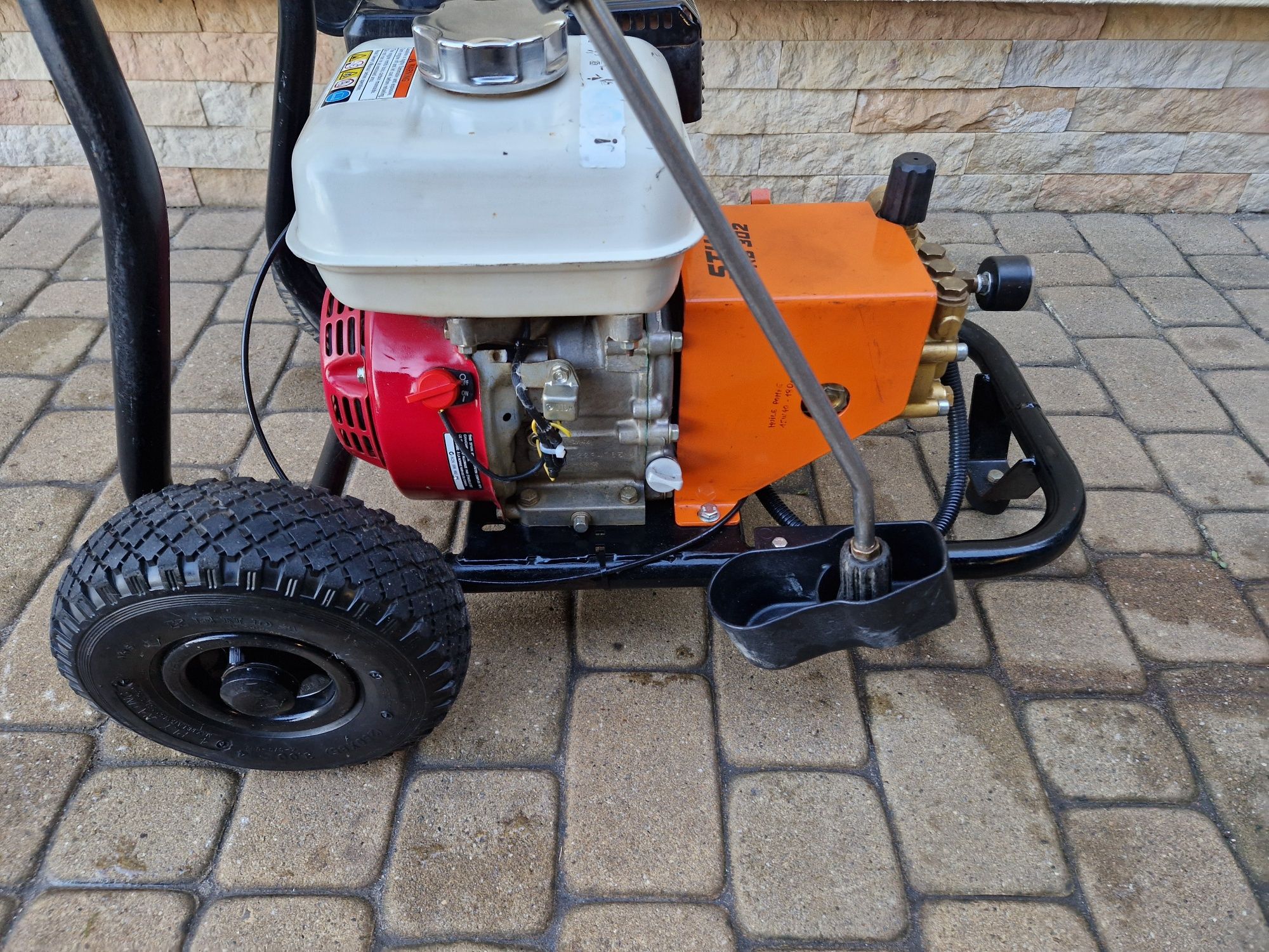 Myjka ciśnieniowa spalinowa Stihil RB 302