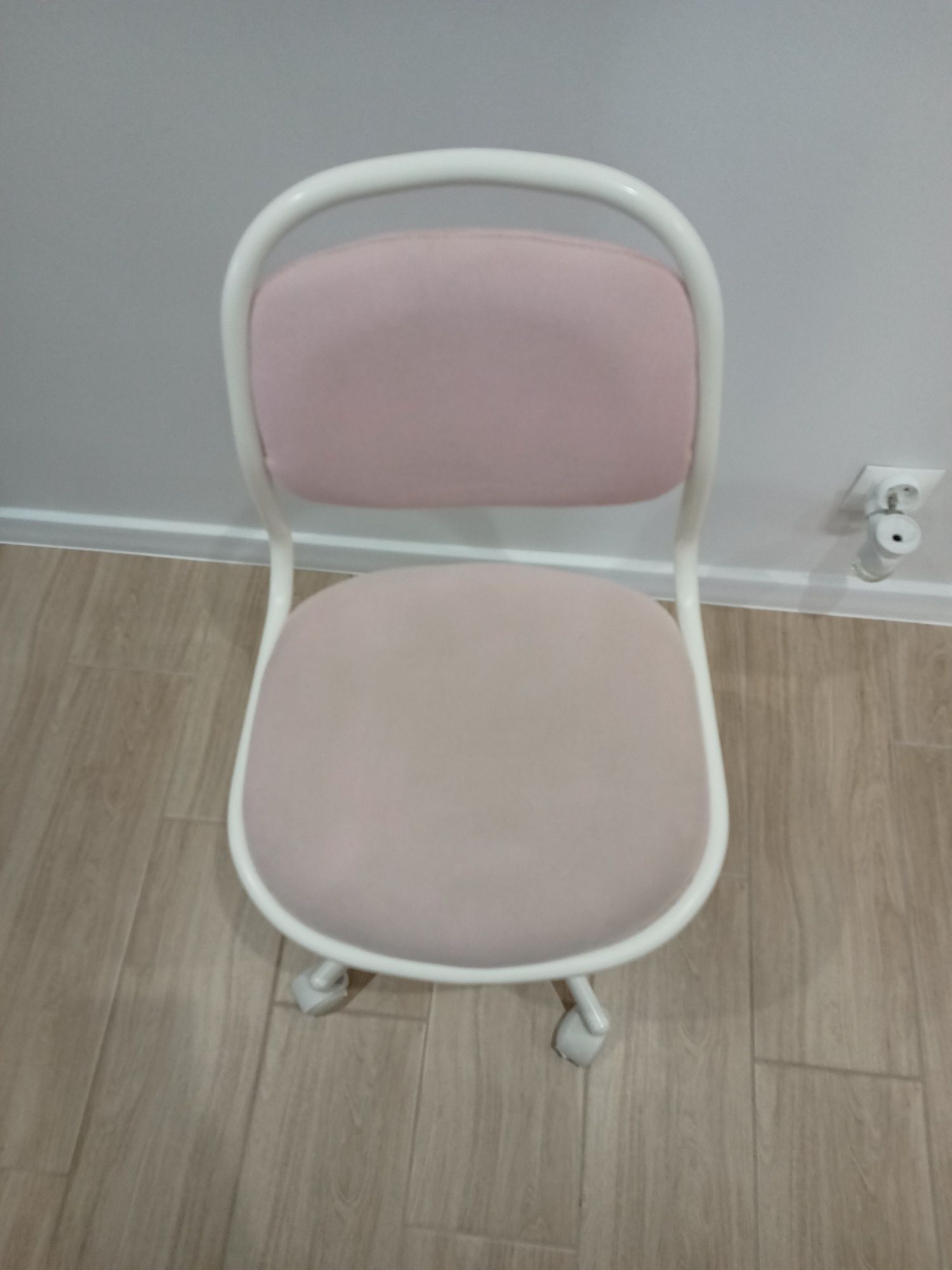 Krzesło obrotowe rozowe  Ikea ORFJALL