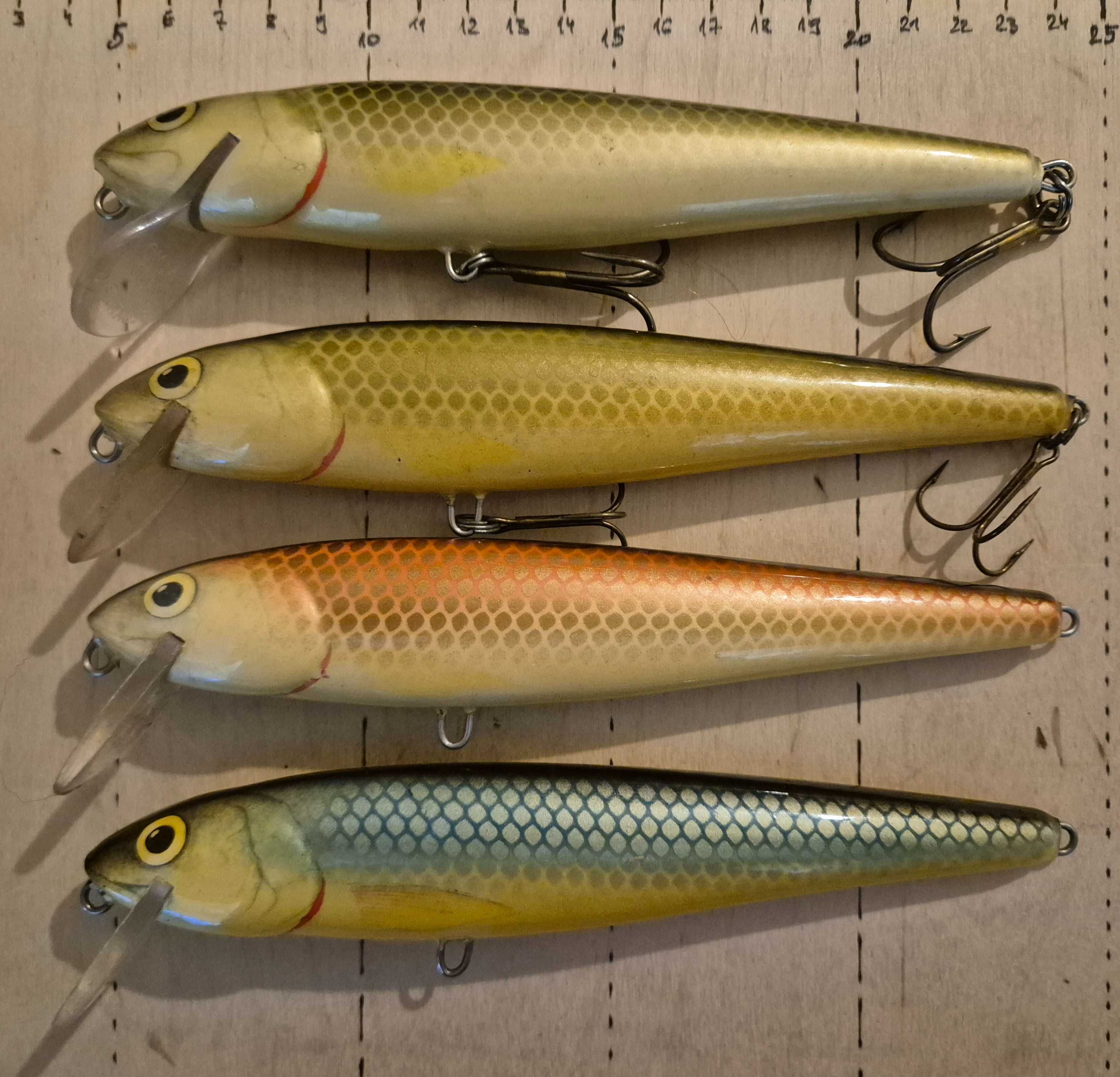 Z226 - Salmo Whitefish 18F - zestaw 4 sztuk, w tym unikaty - stan bdb