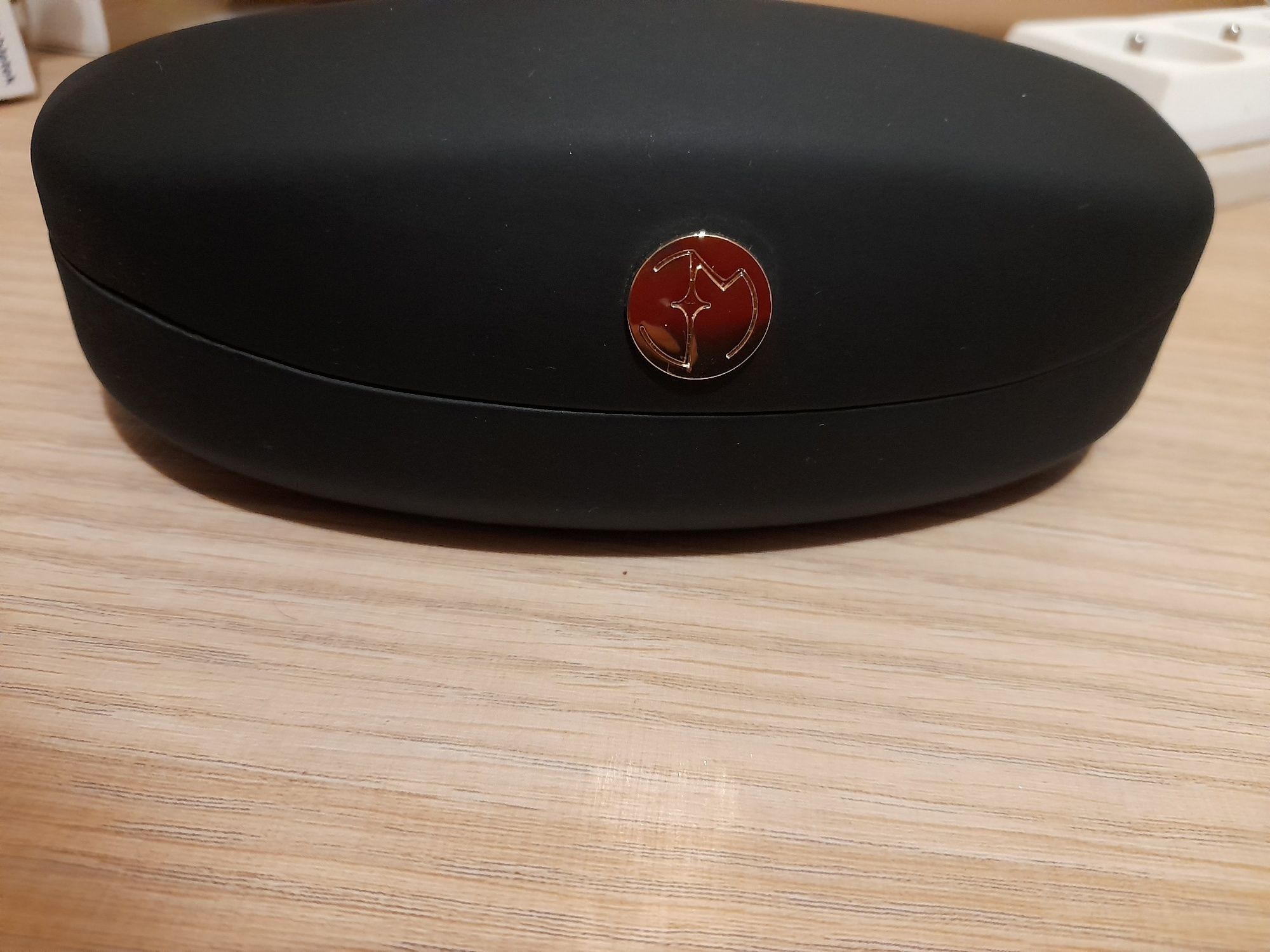 Nowe czarne etui futerał Eva Minge na okulary ekskluzywne luksusowe