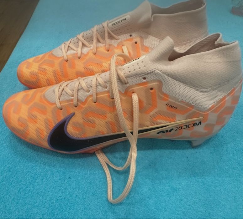 Korki pilkarskie Mercurial Vapor (Dokladnego modelu nie znam)