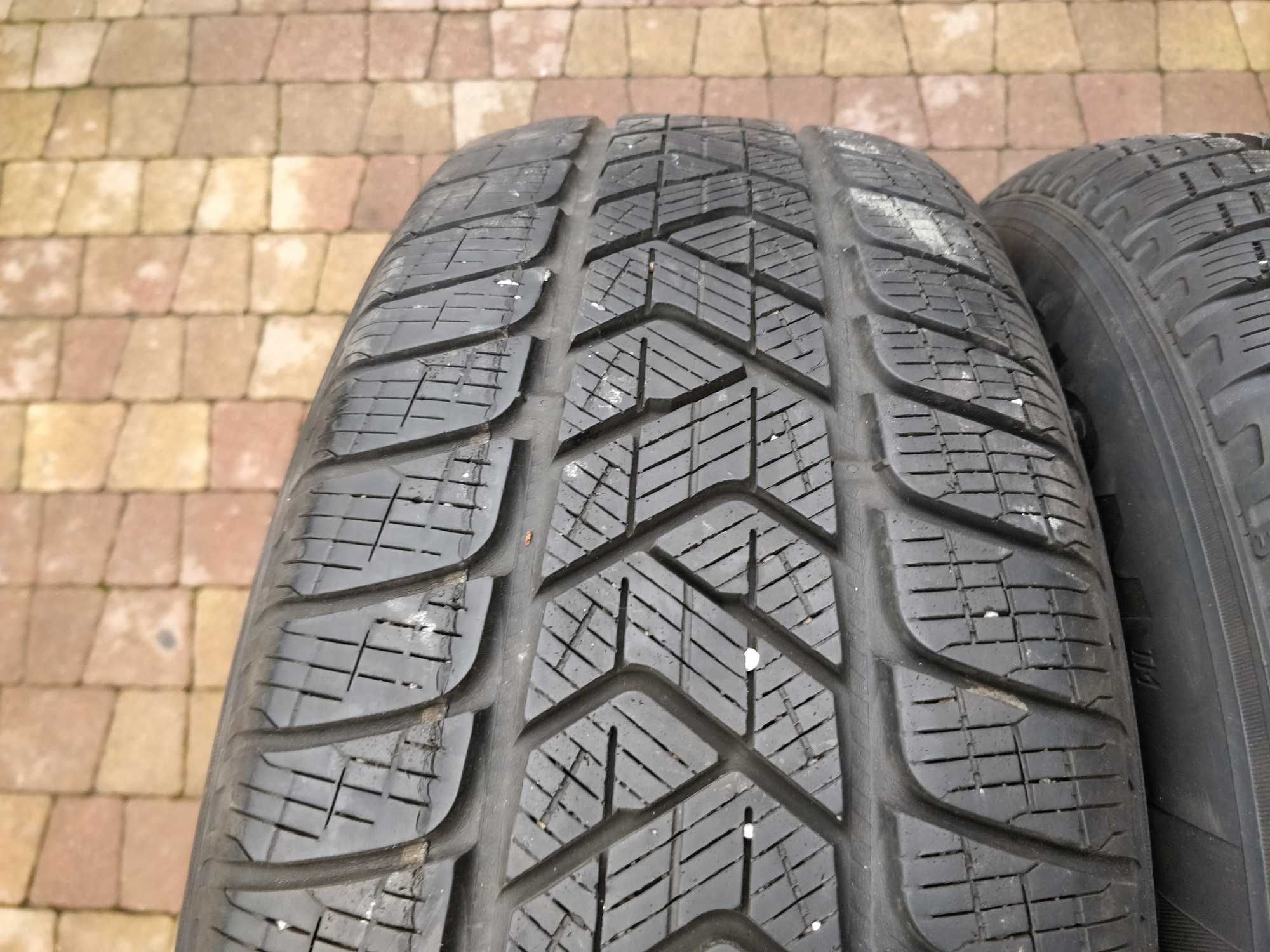 2909. Opony zimowe 215/65/17 Pirelli 6.7mm 2018r cena za 2szt