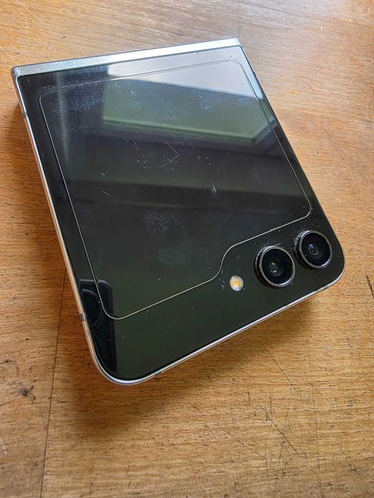 Samsung galaxy z flip 5