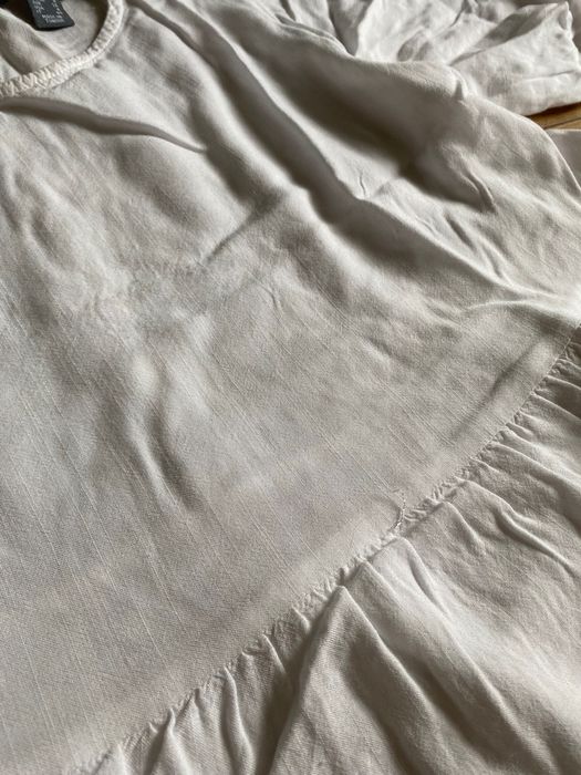 Biala elegancka bluzka z baskinką