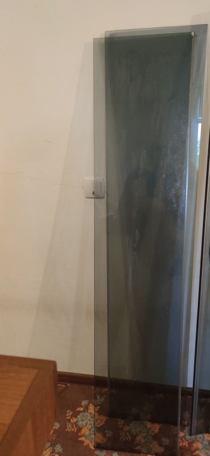 Скляні двері до душової кабіни
