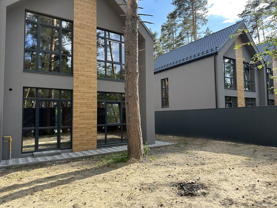 Таунхаус з великою земельною ділянкою. Є розтермінування