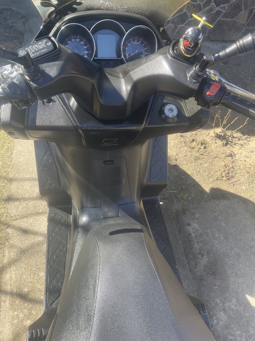 Скутер Kymco Downtown 300i