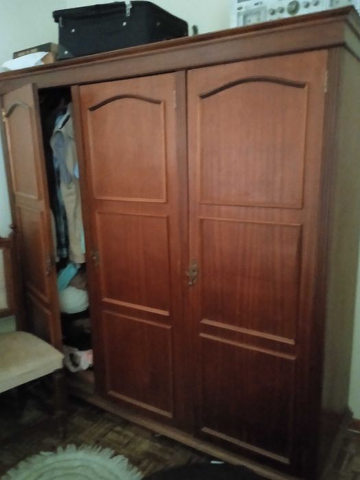 Moveis de casa de jantar complelta em madeira