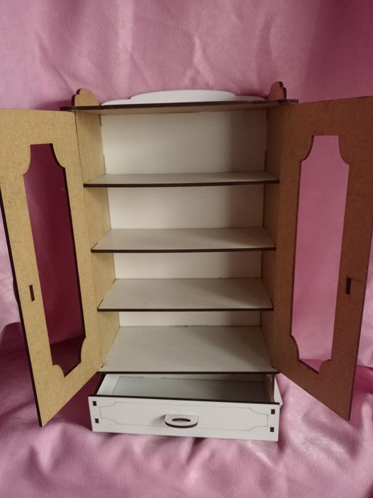 Кукольный деревянный шкаф