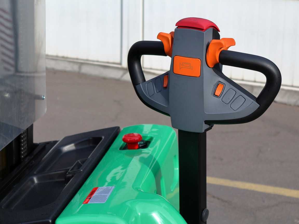 Новий електричний штабелер LF (1500 кг/4,5 м.) з потужною АКБ 24В/210А