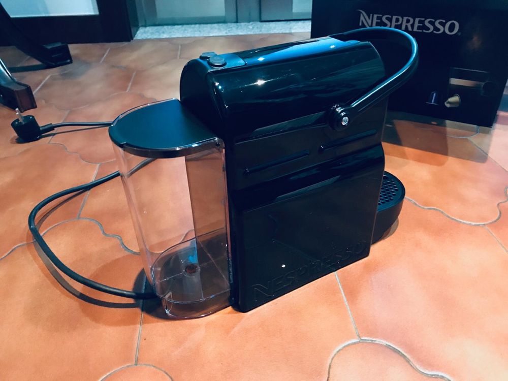 NOVA maquina cafe nespresso inissia preta