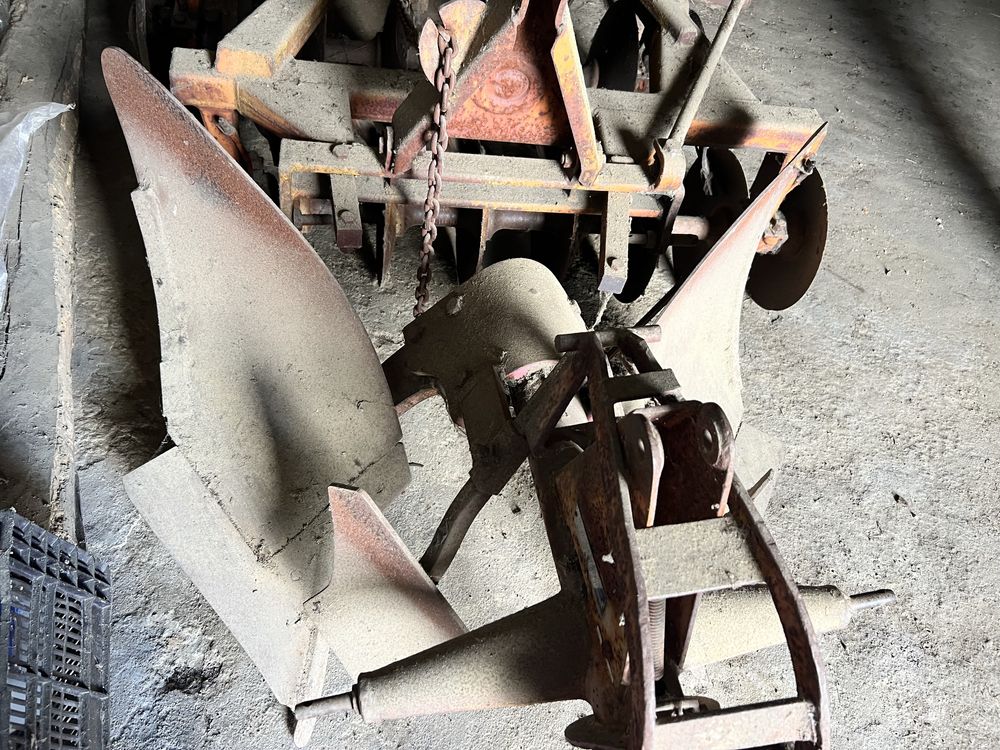 Vende se alfaias agricolas, grade de discos, frese e charrua