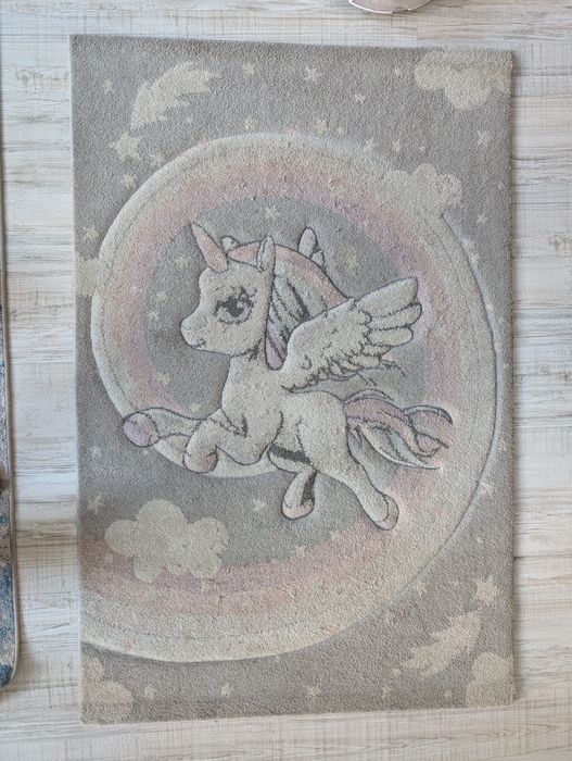 Oddam dywan dziecięcy z jednorożcem