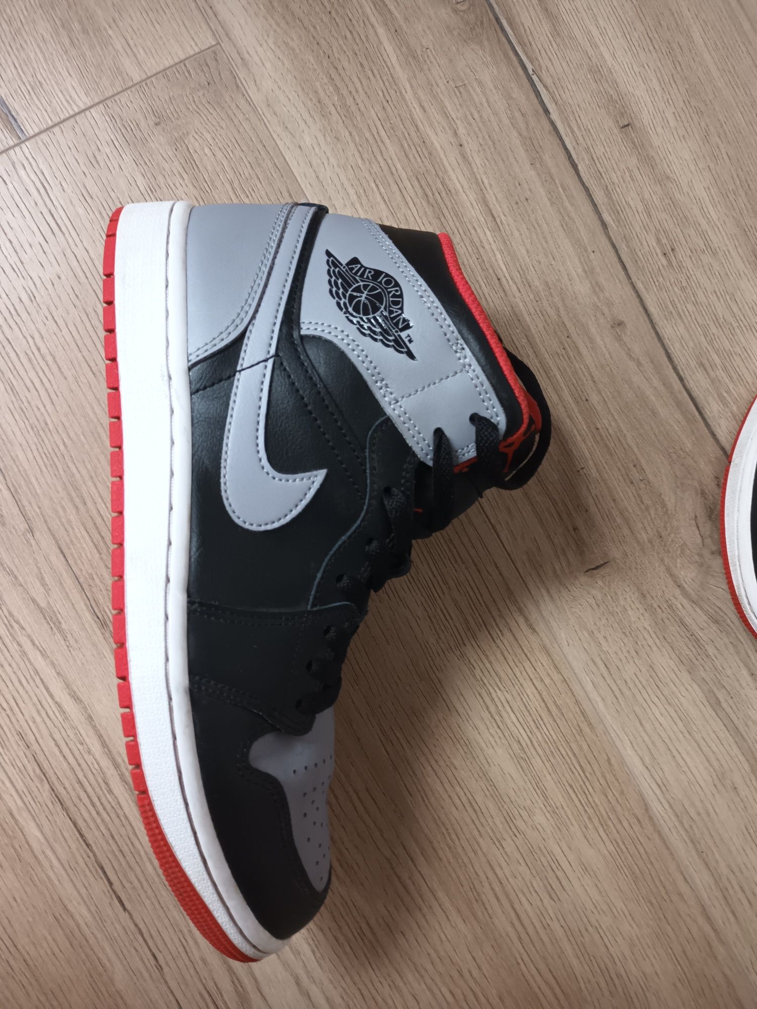 Air jordan mid 1 42.5