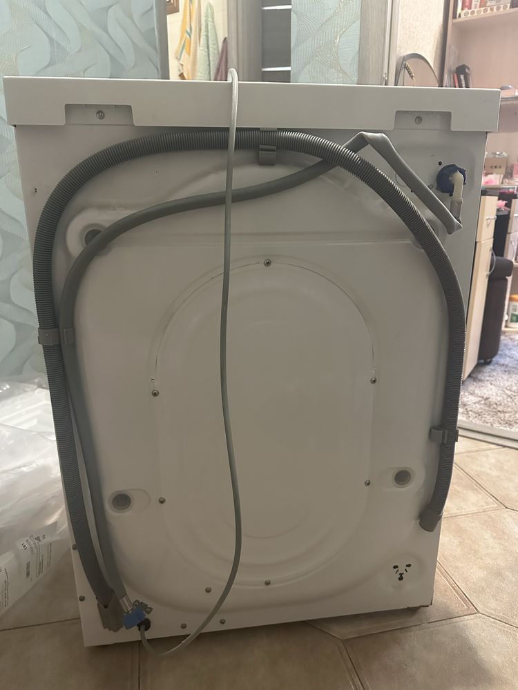 Пральна машина стиральная машинка вузька Electrolux PerfectCare 600