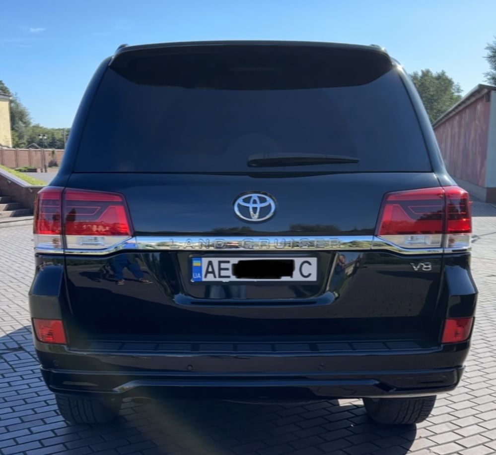 Продам Toyota Land Cruiser 200 2016 4.5 Дизель