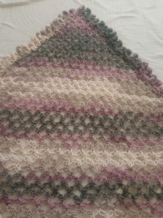 Ręcznie robiona chusta na szydełku – delikatna, ażurowa, Angora Active