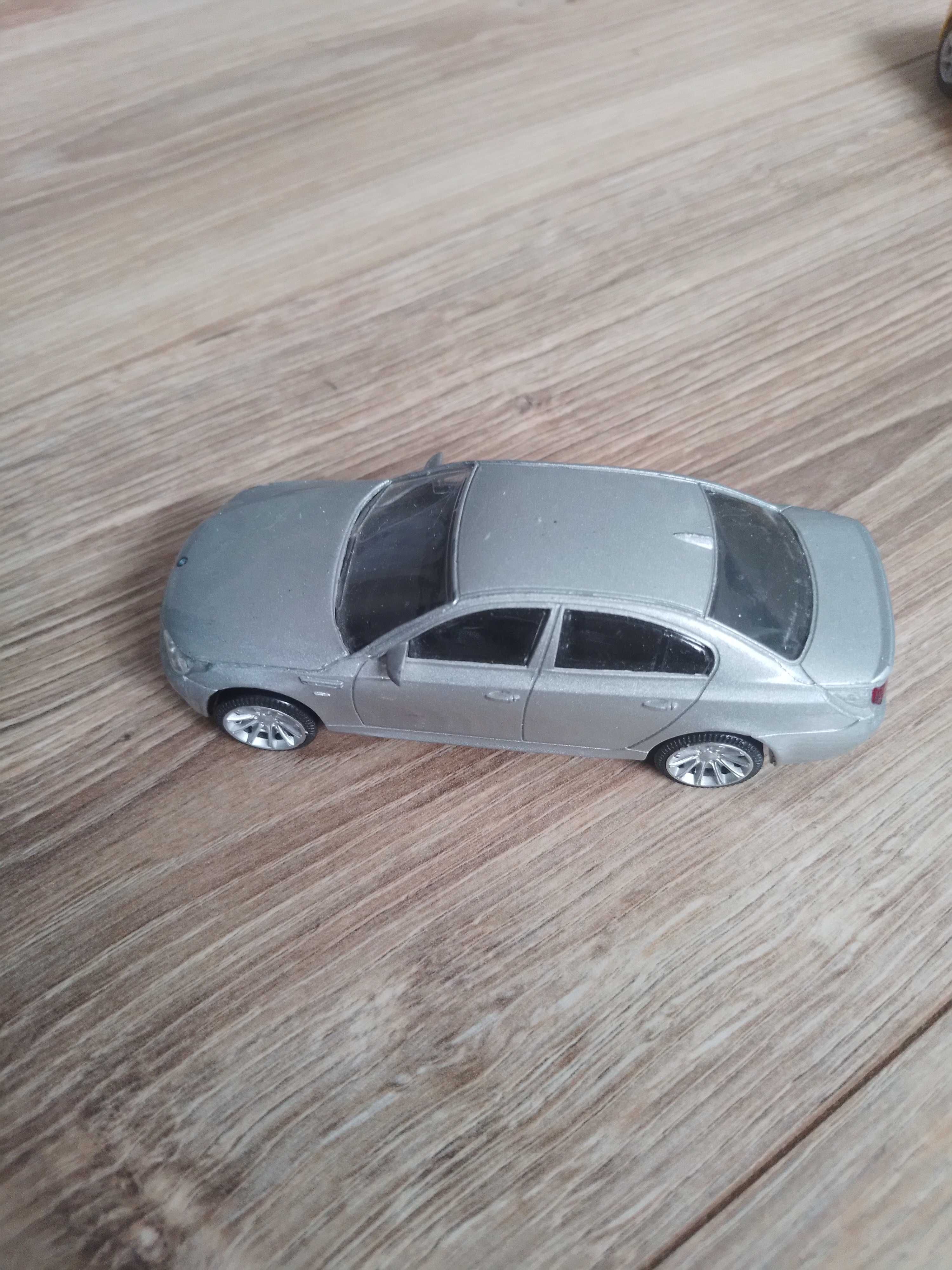 BMW M5 e60; Rastar 1:43