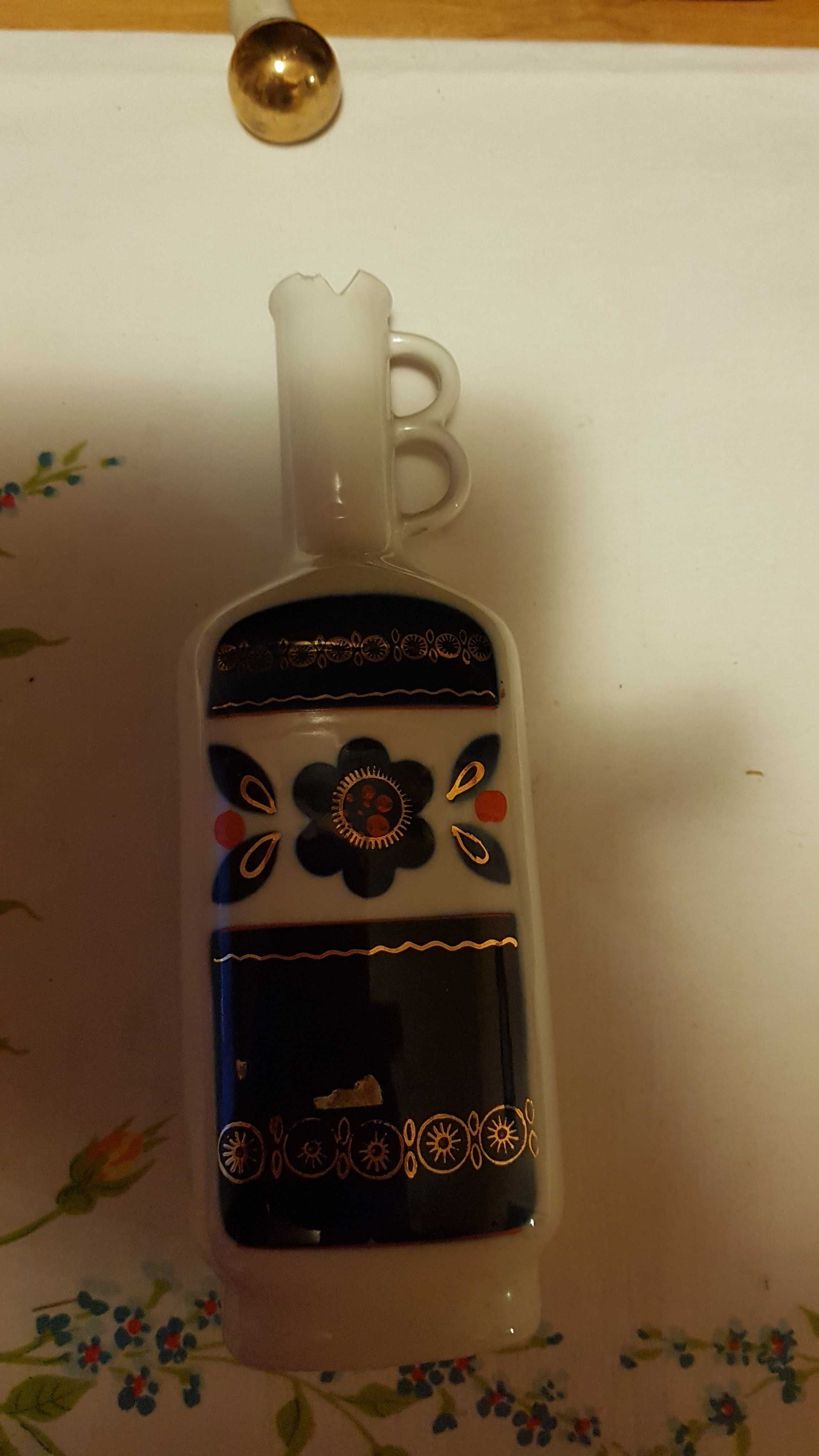 karafka z kieliszkami z kamionki