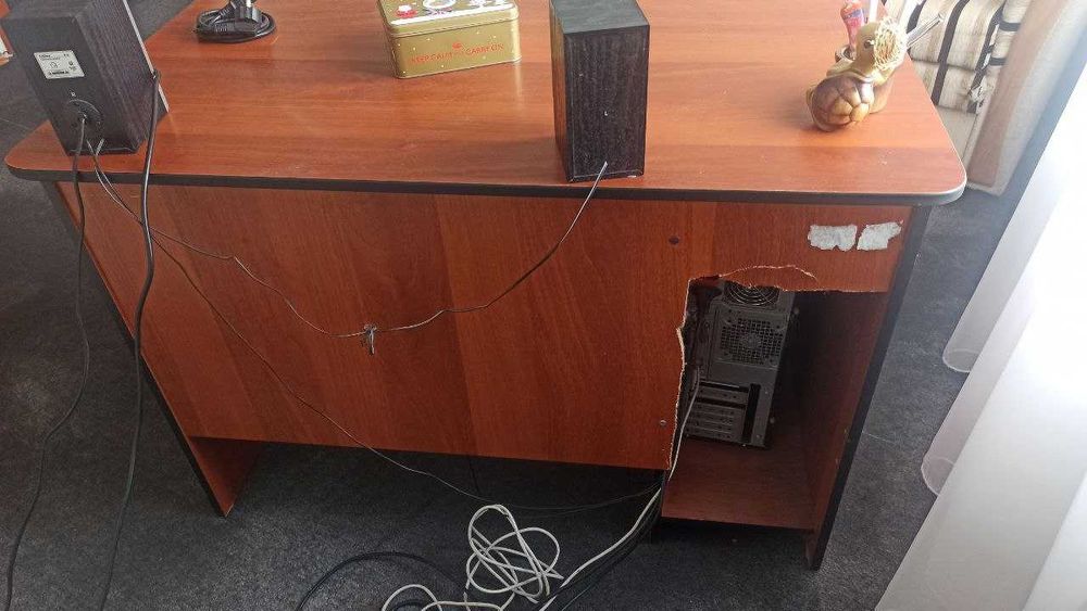 Стіл комп'ютерний, письмовий