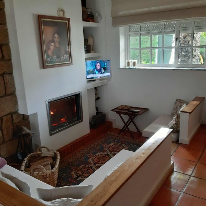 Moradia T3 c/ dois pisos e amplos jardins situada a 5 mn  da cidade vr