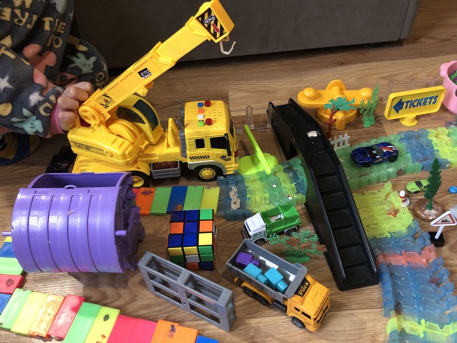 комплект іграшок набор лот машинки bulk domino та інше