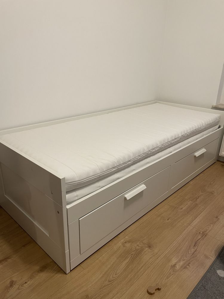 Łóżko Brimnes Ikea z dwoma materacami