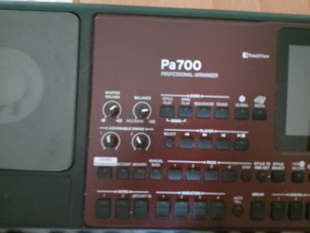 Syntezator Korg Pa 700